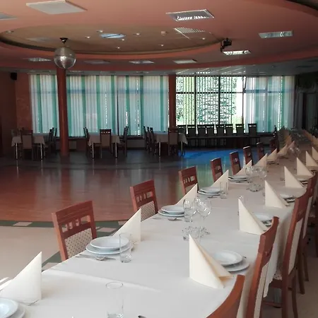 פארק נופש Osrodek Szkoleniowo - Wypoczynkowy Guzianka רוצ'יאנה-נידה