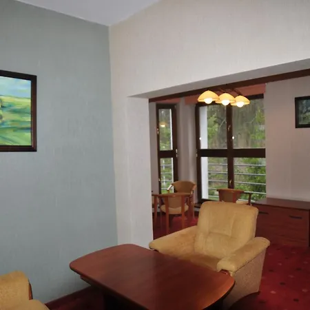 Osrodek Szkoleniowo - Wypoczynkowy Guzianka פארק נופש רוצ'יאנה-נידה