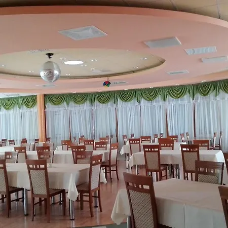 Osrodek Szkoleniowo - Wypoczynkowy Guzianka פארק נופש רוצ'יאנה-נידה