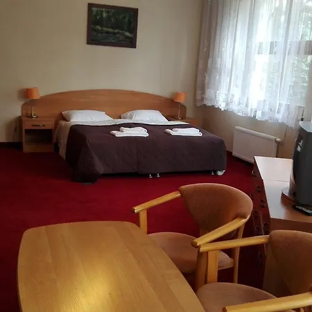 Osrodek Szkoleniowo - Wypoczynkowy Guzianka פארק נופש רוצ'יאנה-נידה